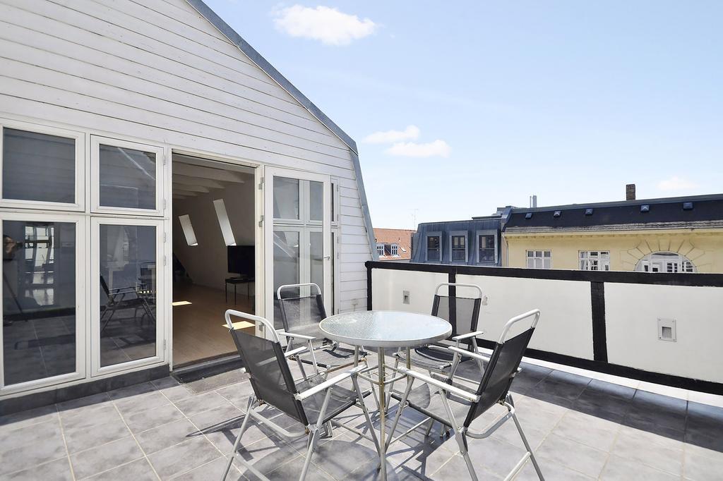 Westend Penthouse Apartment *